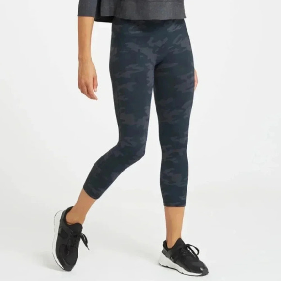Spanx Look At Me Now Camo Crop - Picture 1 of 7
